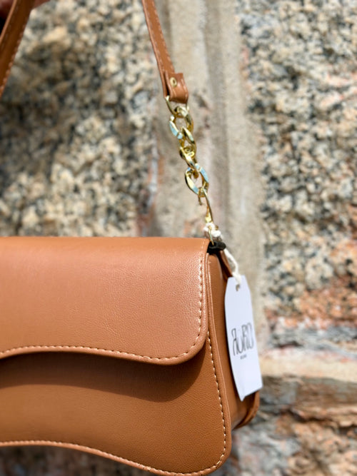 Bolsa Catarina com corrente